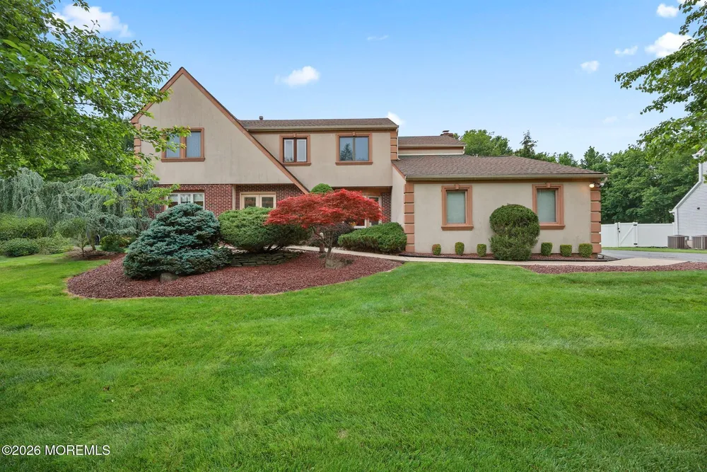 35 Manor Dr, Marlboro, NJ 07746