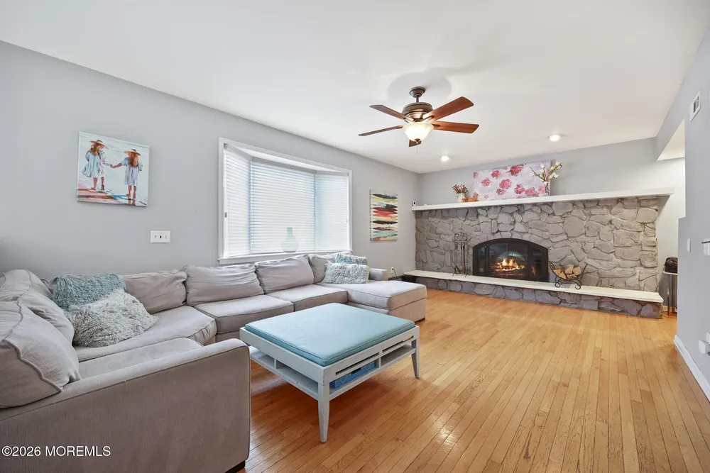 35 Manor Dr, Marlboro, NJ 07746