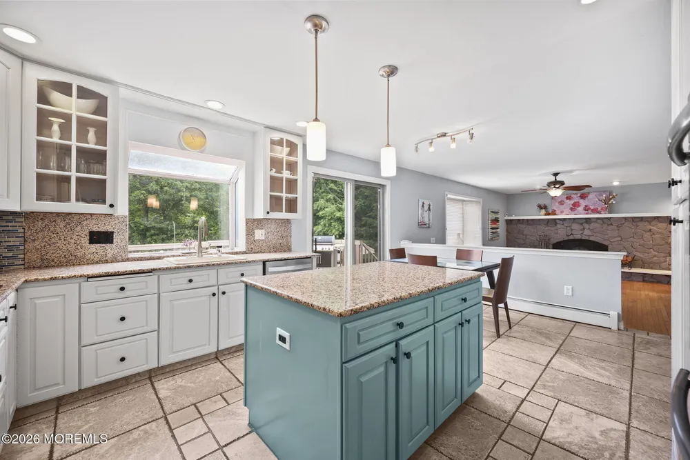 35 Manor Dr, Marlboro, NJ 07746