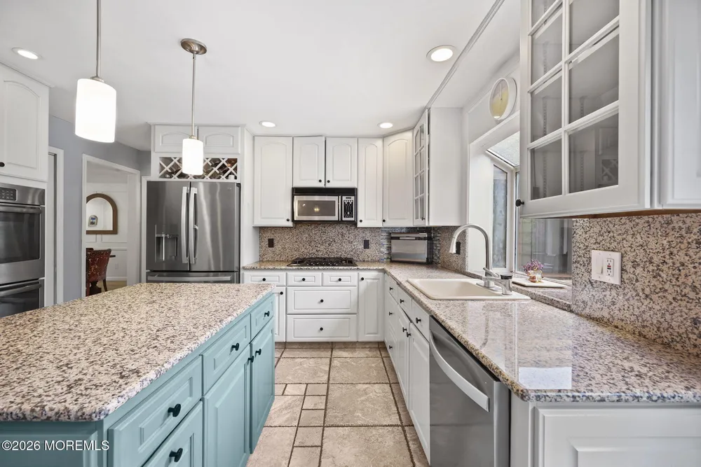 35 Manor Dr, Marlboro, NJ 07746