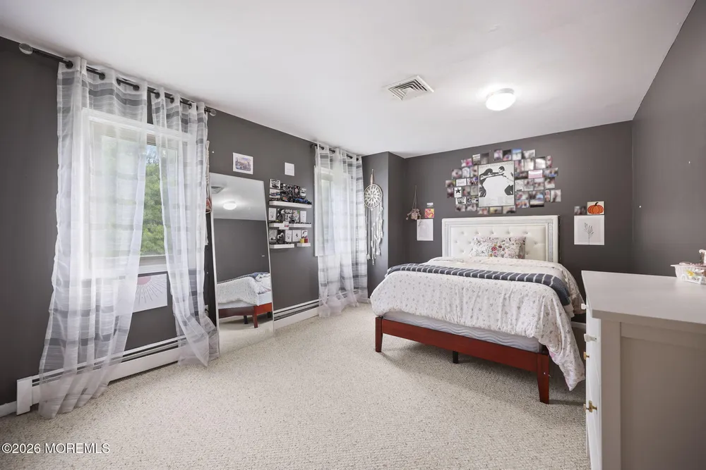 35 Manor Dr, Marlboro, NJ 07746