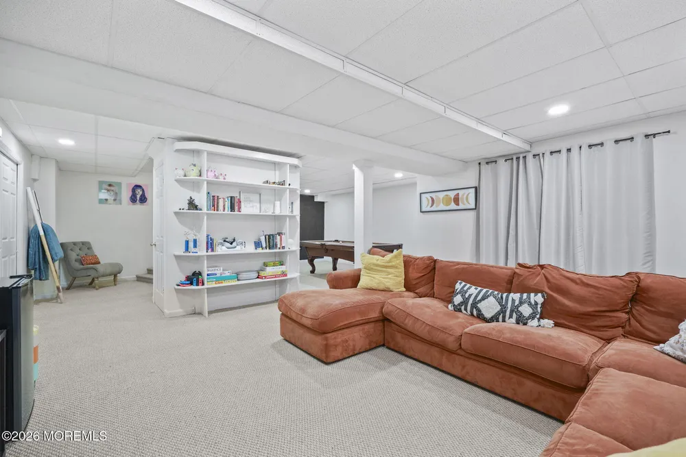 35 Manor Dr, Marlboro, NJ 07746