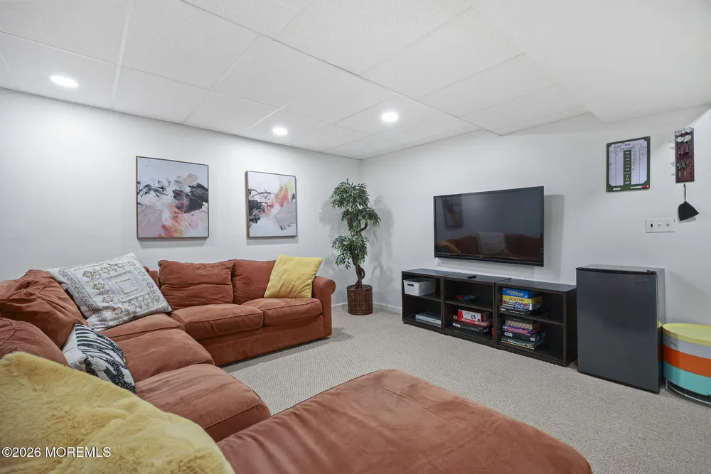 35 Manor Dr, Marlboro, NJ 07746