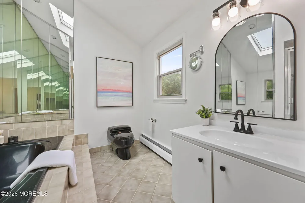 35 Manor Dr, Marlboro, NJ 07746