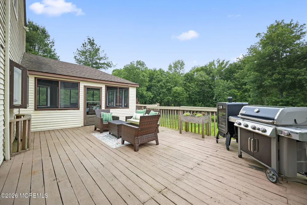 35 Manor Dr, Marlboro, NJ 07746