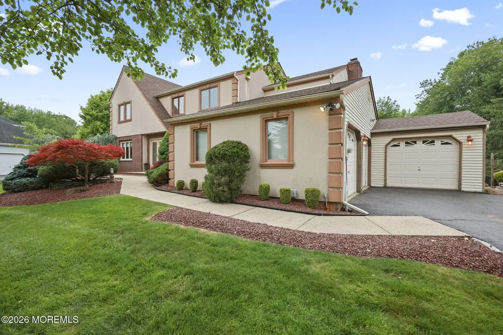 35 Manor Dr, Marlboro, NJ 07746