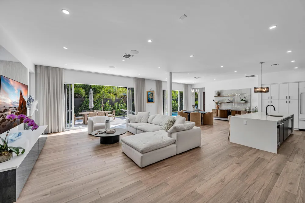 618 NE 15th Ave, Fort Lauderdale, FL 33304