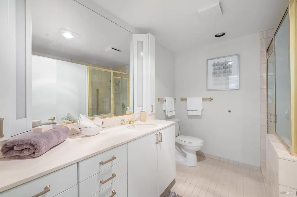 200 Deer Valley Rd, San Rafael, CA 94903