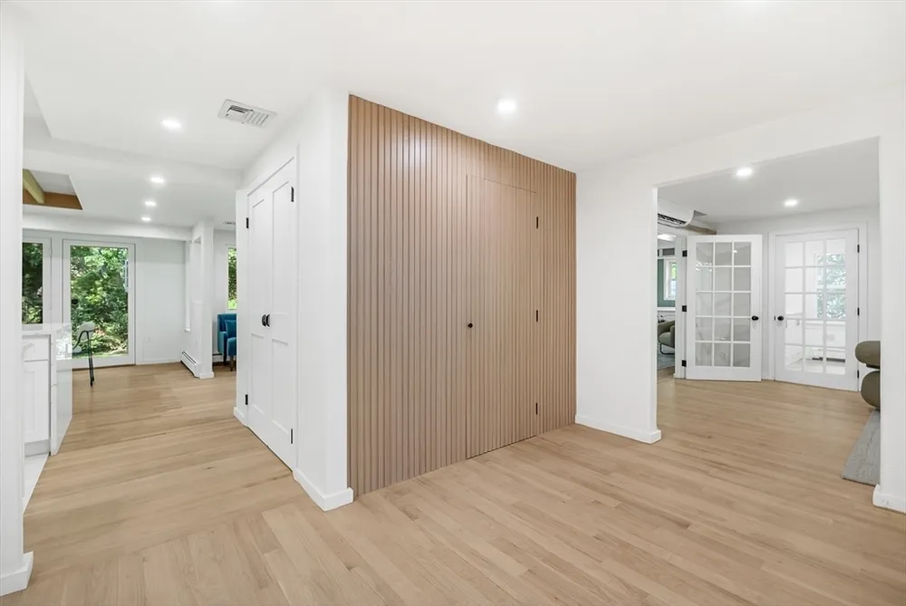 31 Alba Rd, Wellesley, MA 02481