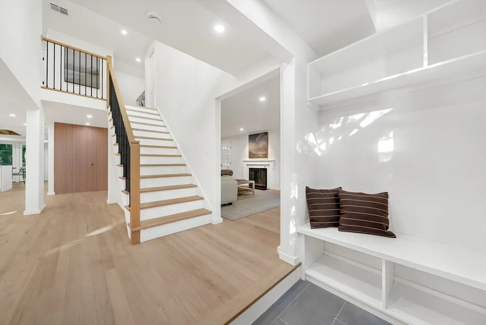 31 Alba Rd, Wellesley, MA 02481