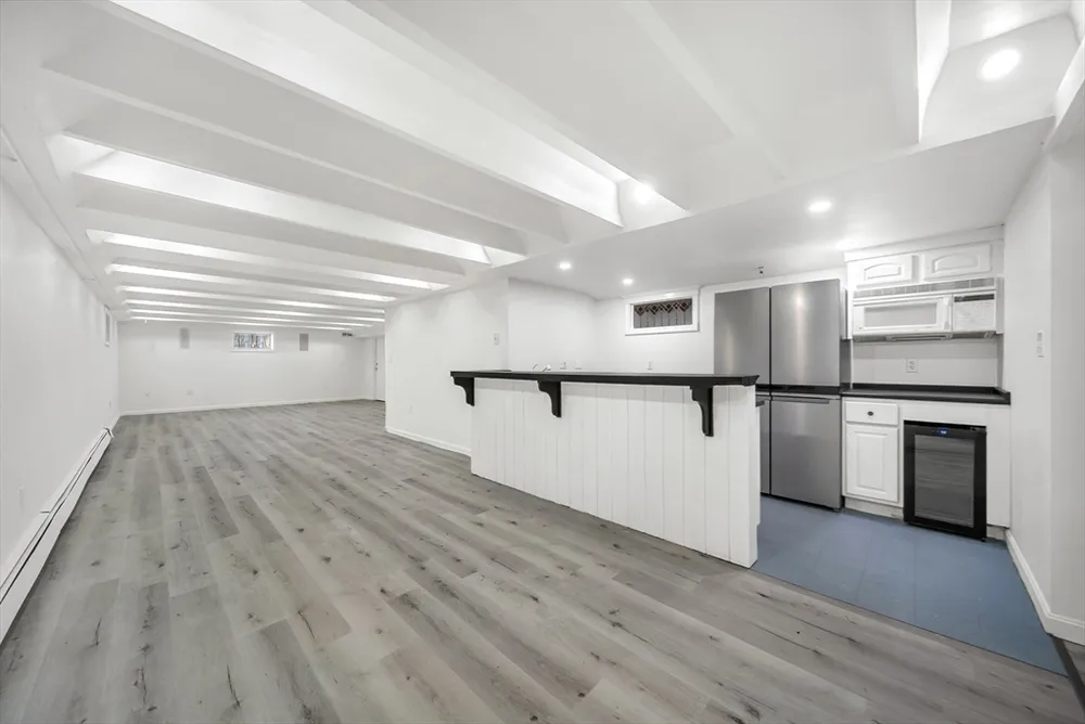 31 Alba Rd, Wellesley, MA 02481