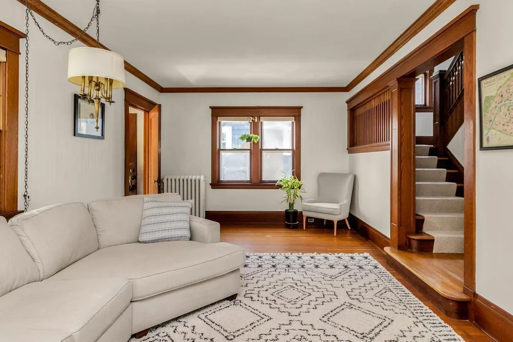 1315 Goodrich Ave, St Paul, MN 55105-2708