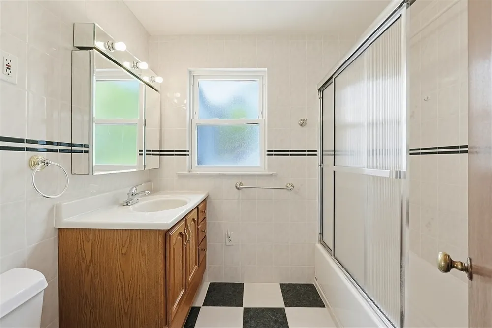 15 Becket St, Quincy, MA 02171