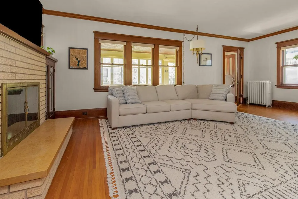 1315 Goodrich Ave, St Paul, MN 55105-2708