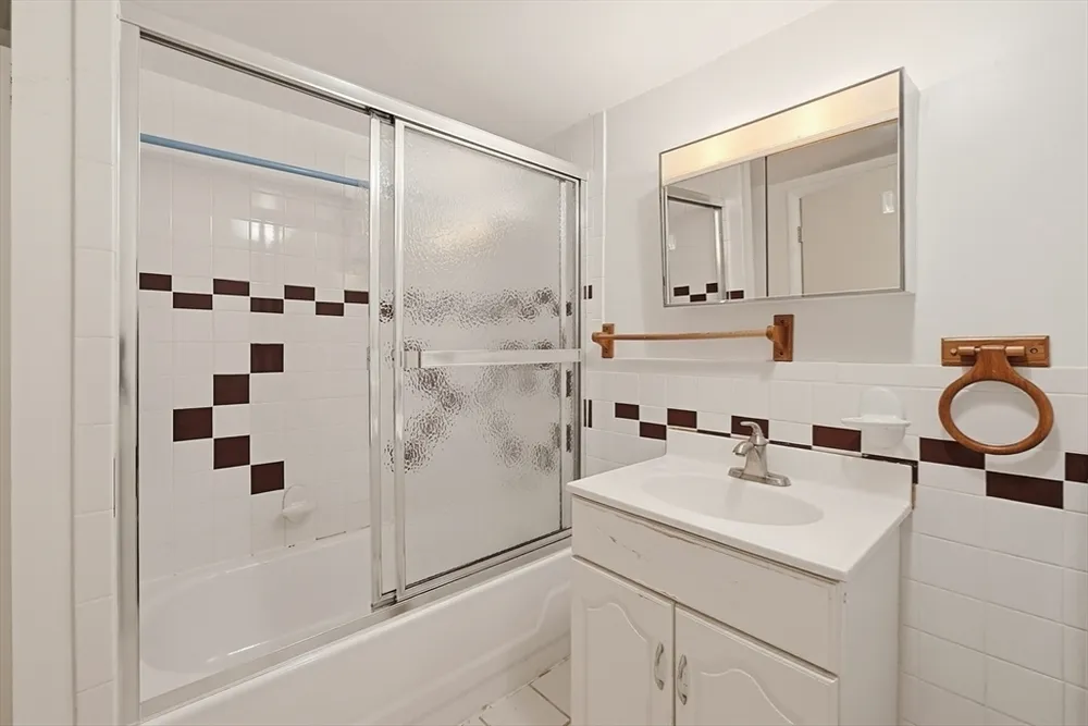 15 Becket St, Quincy, MA 02171