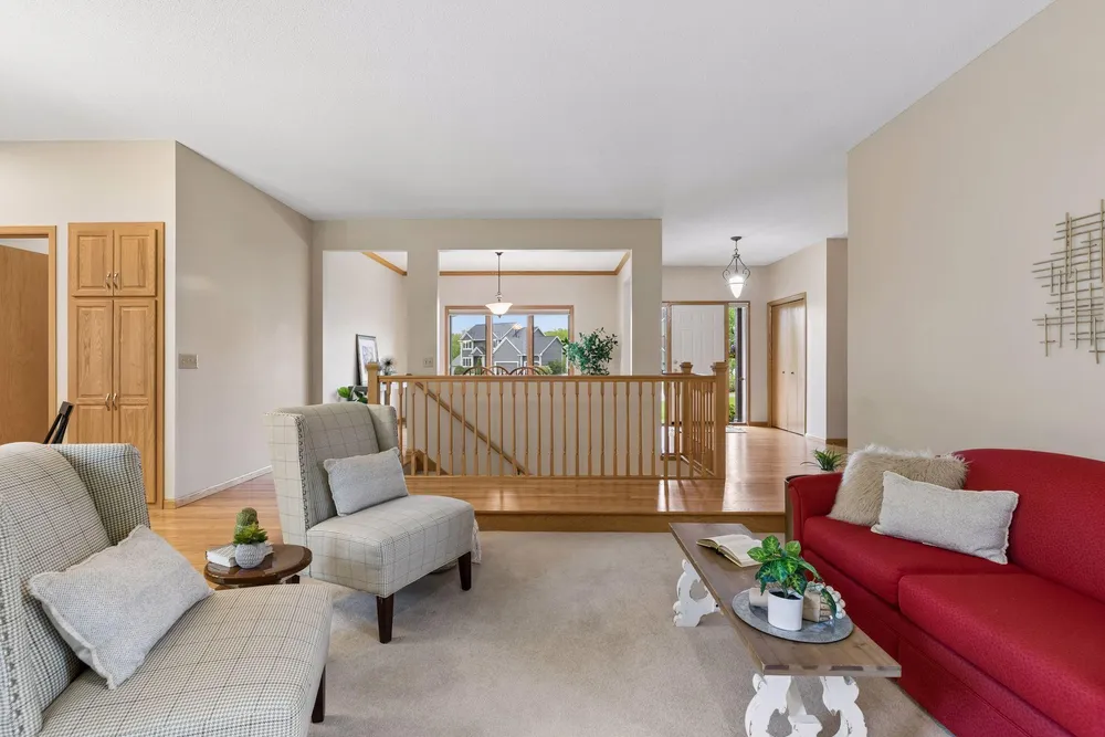10947 Alexandra Ct, Inver Grove Heights, MN 55077