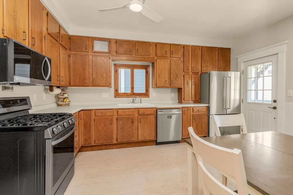1315 Goodrich Ave, St Paul, MN 55105-2708