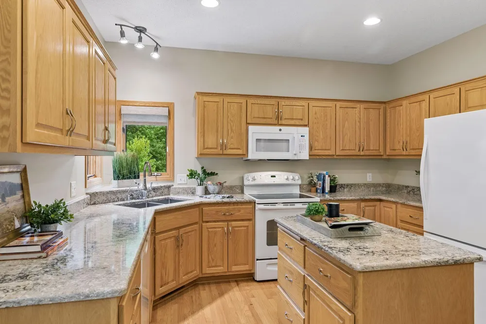 10947 Alexandra Ct, Inver Grove Heights, MN 55077