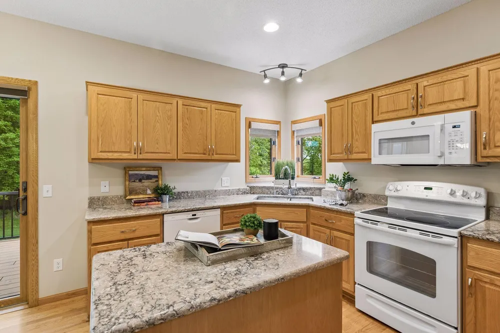 10947 Alexandra Ct, Inver Grove Heights, MN 55077