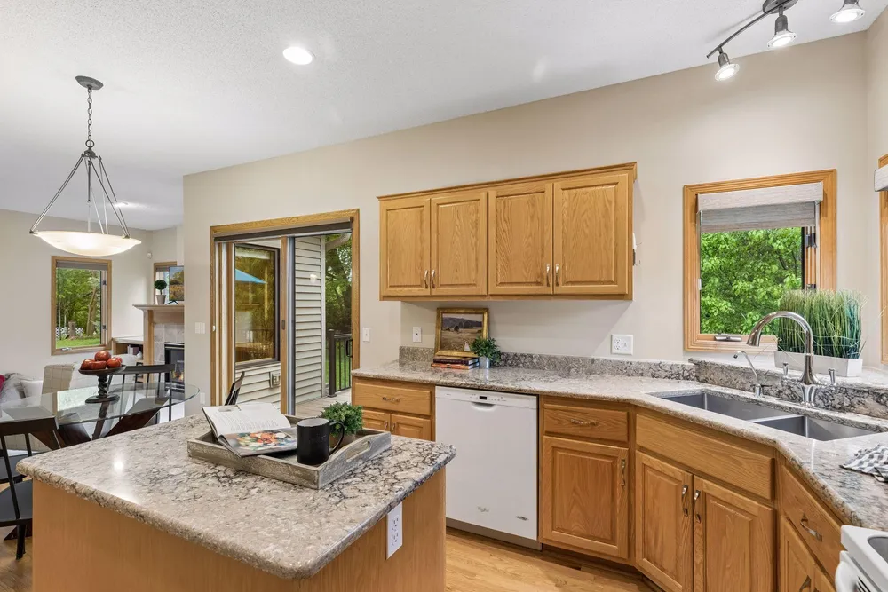 10947 Alexandra Ct, Inver Grove Heights, MN 55077