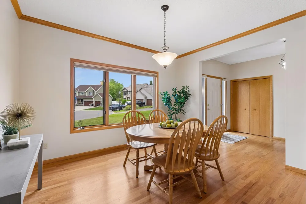 10947 Alexandra Ct, Inver Grove Heights, MN 55077