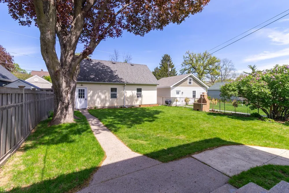 1315 Goodrich Ave, St Paul, MN 55105-2708