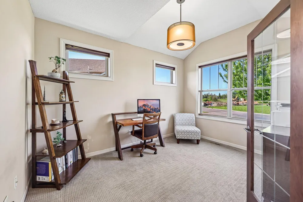 643 Parkside Ct, Eagan, MN 55123