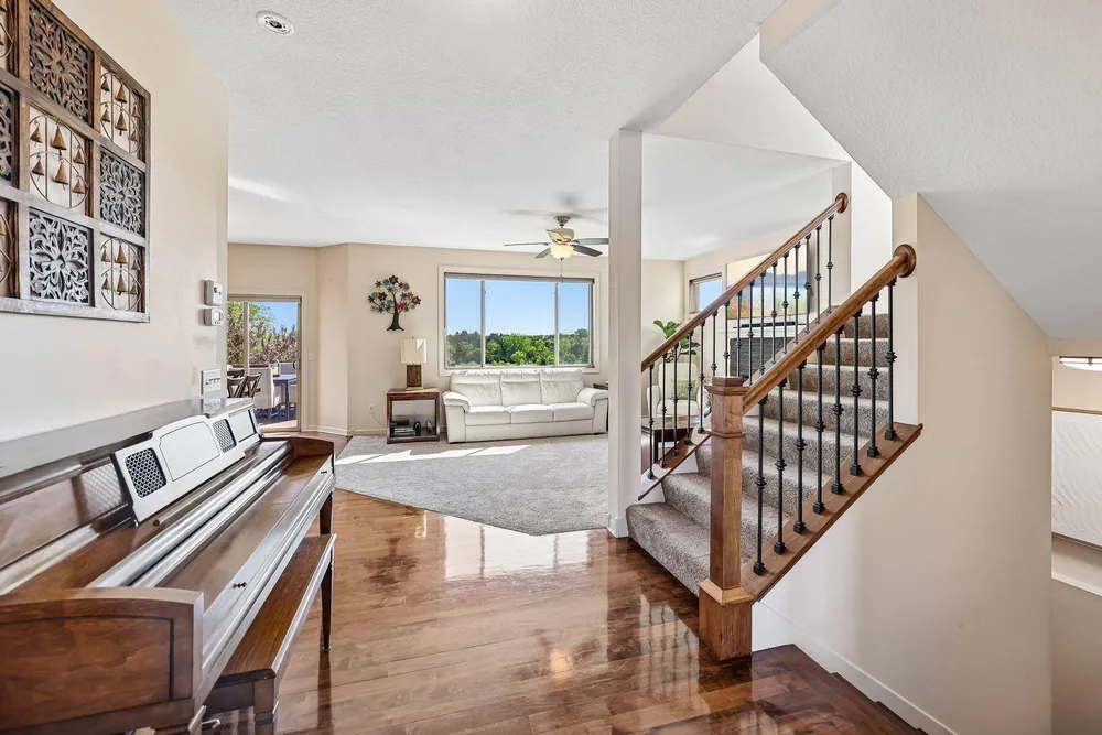 643 Parkside Ct, Eagan, MN 55123