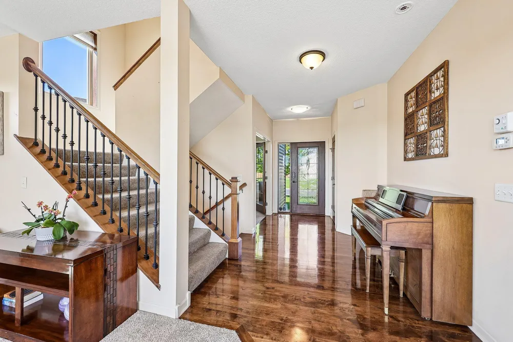 643 Parkside Ct, Eagan, MN 55123