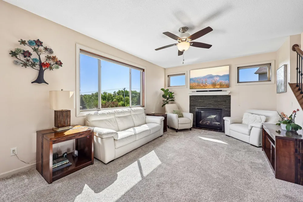 643 Parkside Ct, Eagan, MN 55123