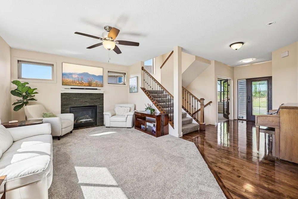643 Parkside Ct, Eagan, MN 55123