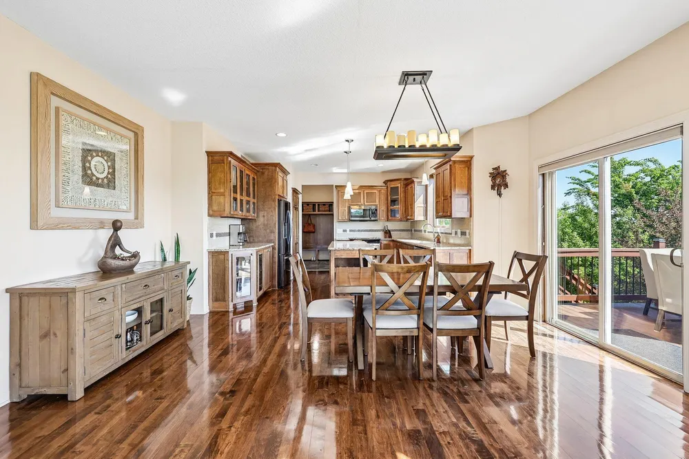 643 Parkside Ct, Eagan, MN 55123
