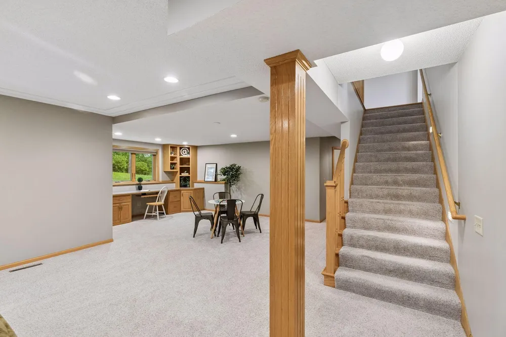 10947 Alexandra Ct, Inver Grove Heights, MN 55077