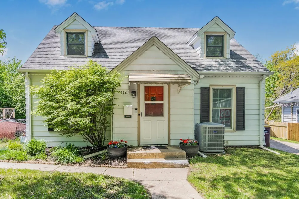 1101 Humboldt Ave, West St Paul, MN 55118