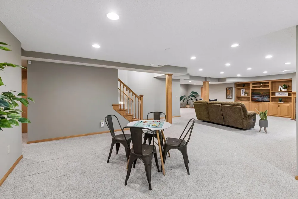 10947 Alexandra Ct, Inver Grove Heights, MN 55077