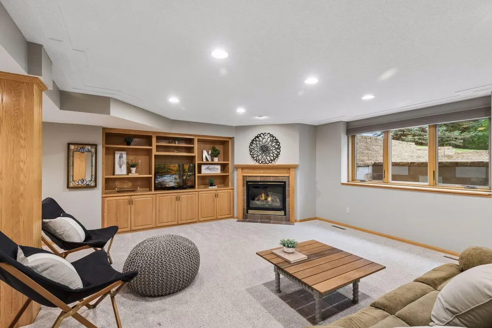 10947 Alexandra Ct, Inver Grove Heights, MN 55077