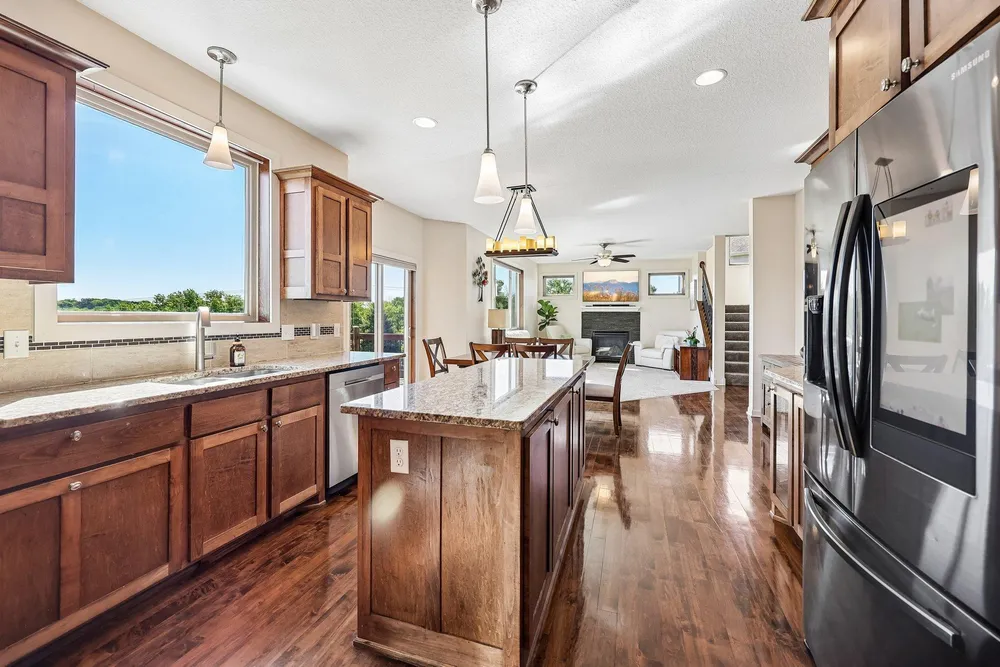 643 Parkside Ct, Eagan, MN 55123