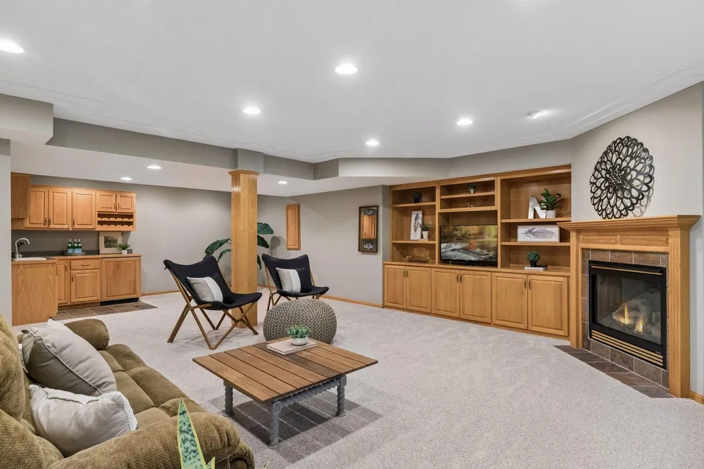 10947 Alexandra Ct, Inver Grove Heights, MN 55077
