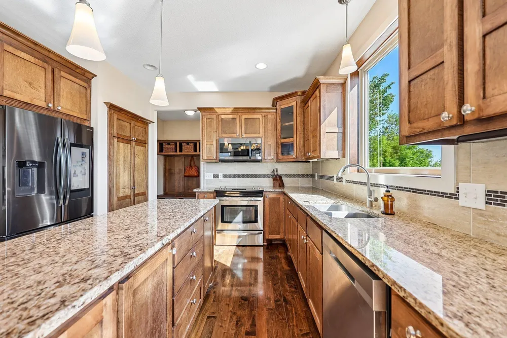 643 Parkside Ct, Eagan, MN 55123