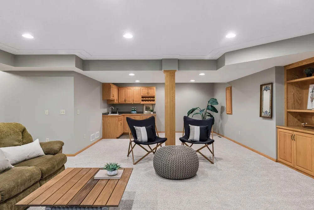 10947 Alexandra Ct, Inver Grove Heights, MN 55077