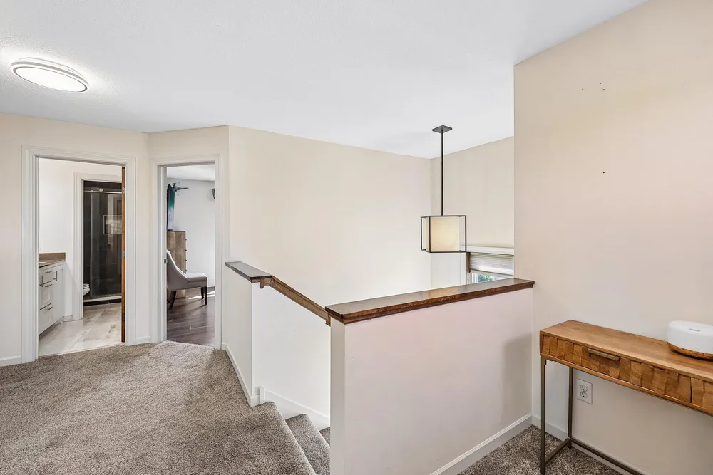643 Parkside Ct, Eagan, MN 55123