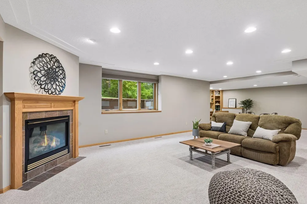 10947 Alexandra Ct, Inver Grove Heights, MN 55077