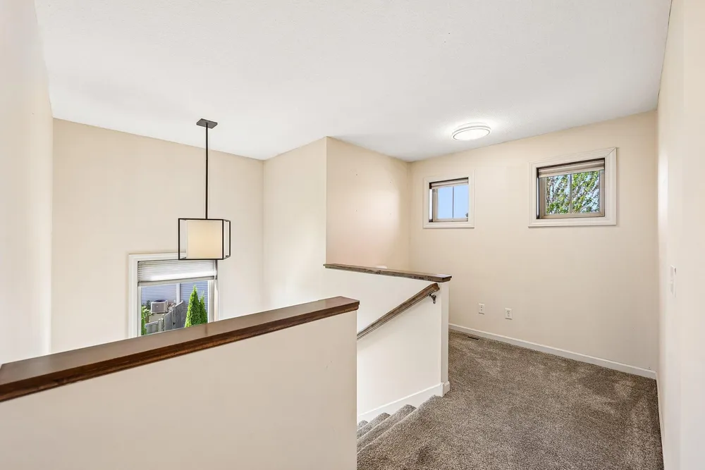 643 Parkside Ct, Eagan, MN 55123