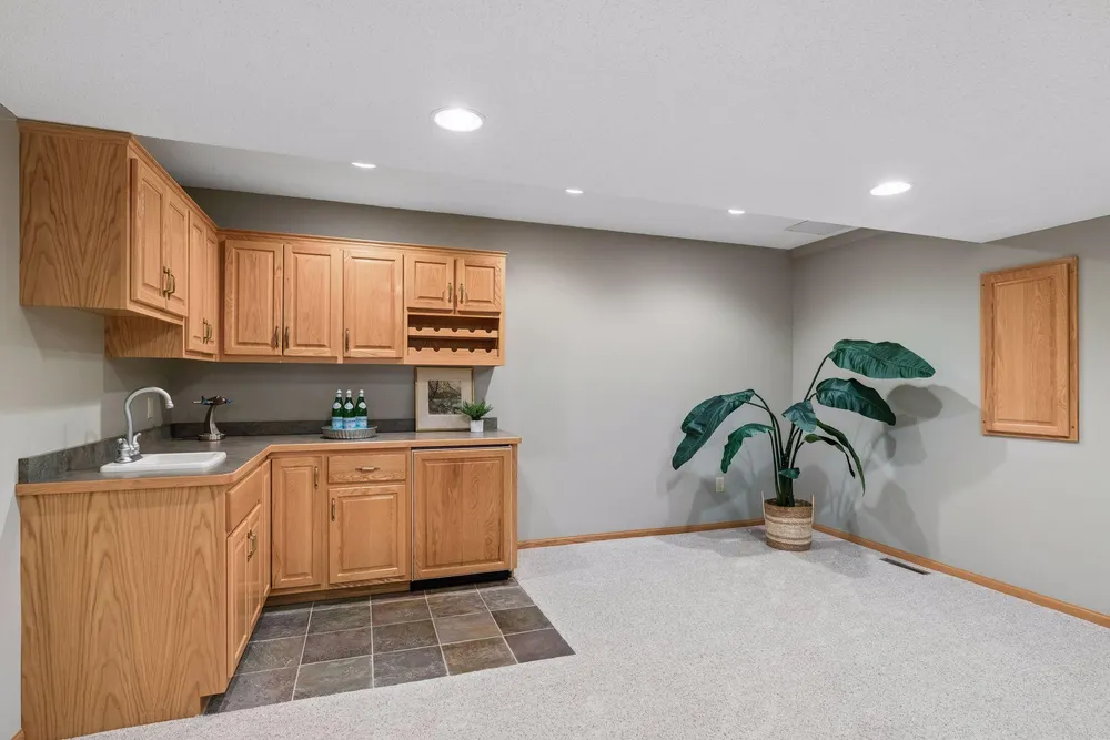 10947 Alexandra Ct, Inver Grove Heights, MN 55077