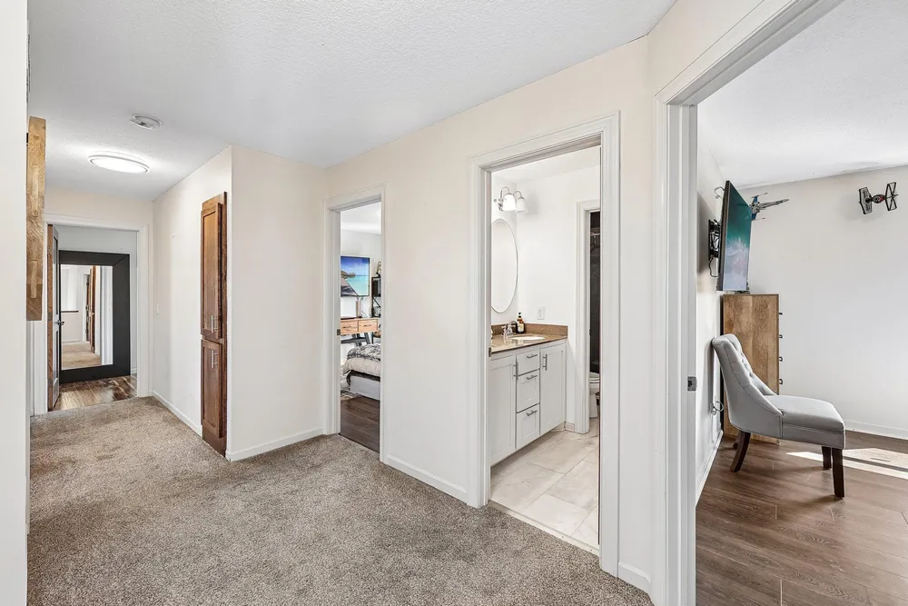 643 Parkside Ct, Eagan, MN 55123