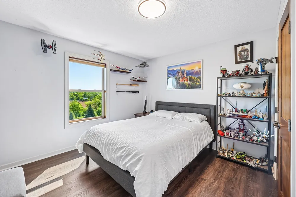 643 Parkside Ct, Eagan, MN 55123