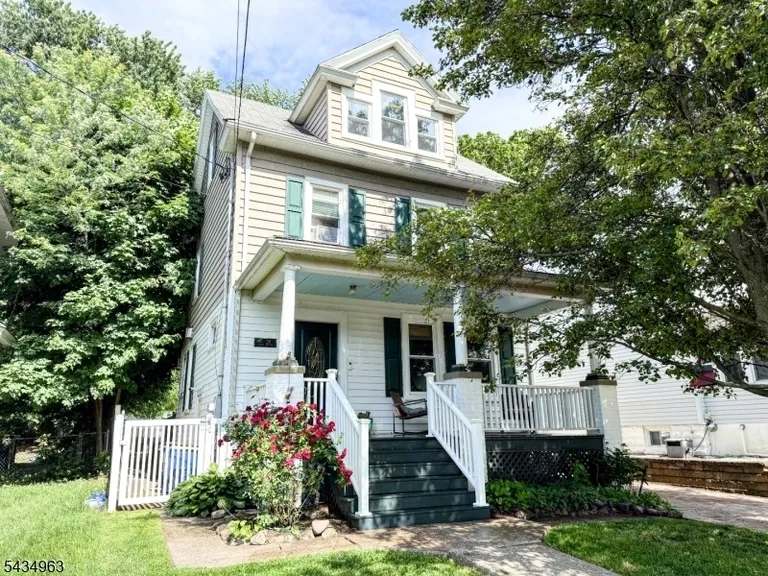26 Davey St, Bloomfield, NJ 07003