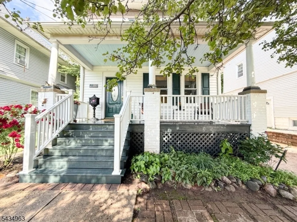 26 Davey St, Bloomfield, NJ 07003