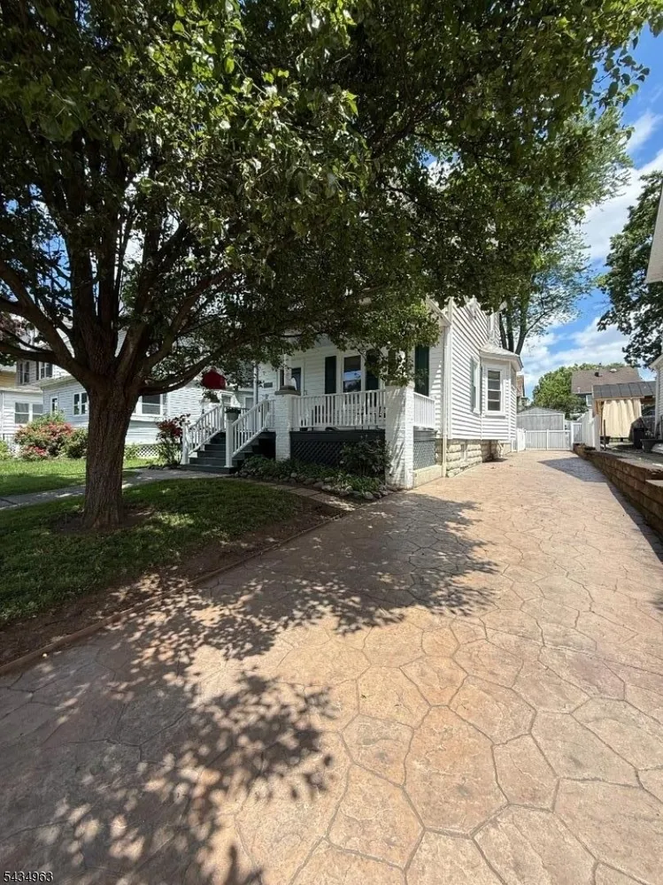 26 Davey St, Bloomfield, NJ 07003