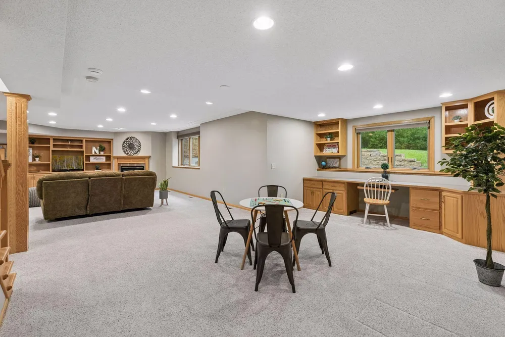 10947 Alexandra Ct, Inver Grove Heights, MN 55077